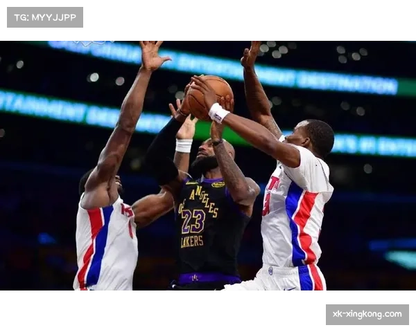 残阵湖人终结独行侠九连败 詹姆斯三双难掩球队进攻效率下滑